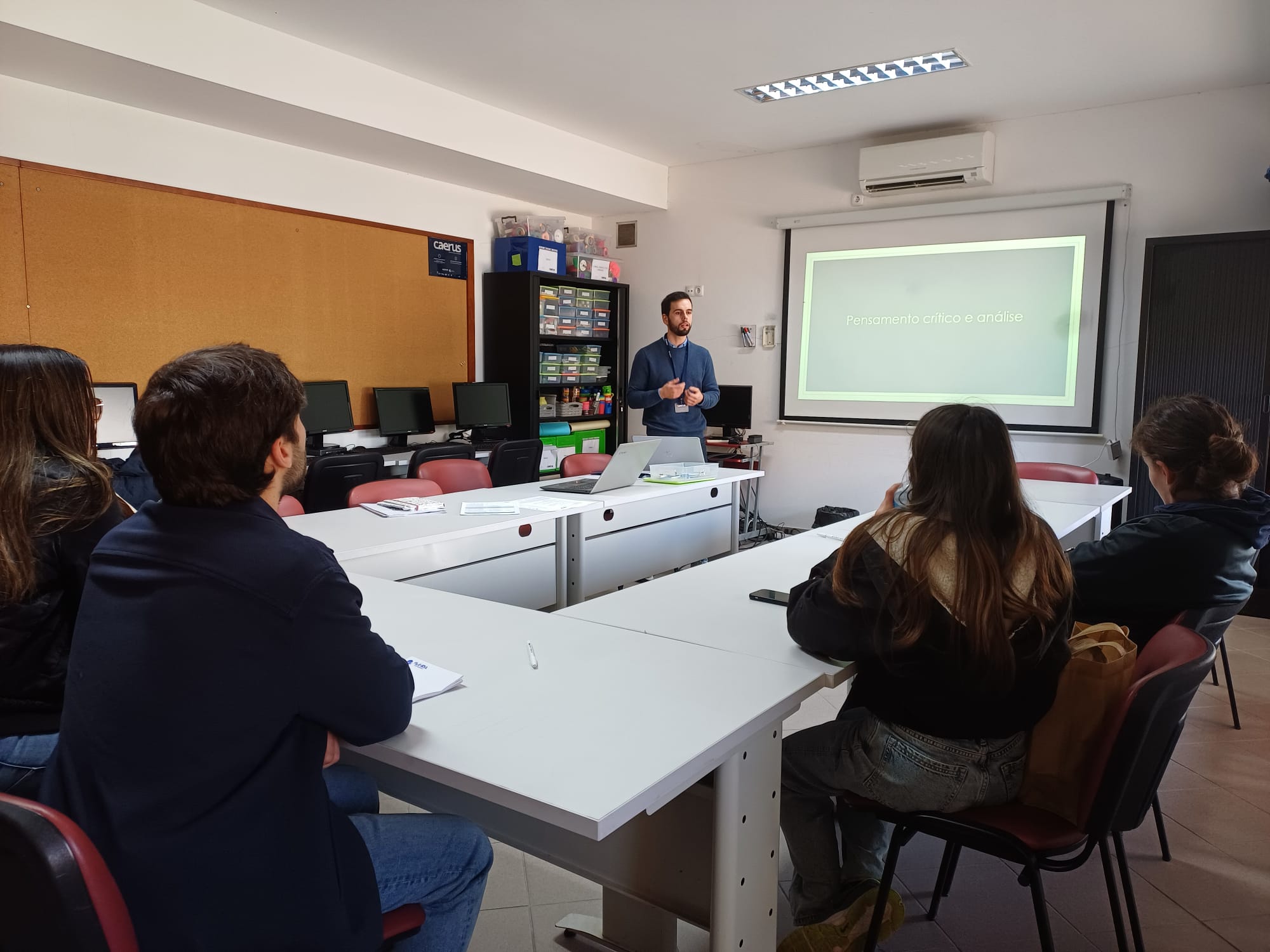 Caerus CLDS5G capacita jovens desempregados sobre medidas de emprego e oportunidades de formação