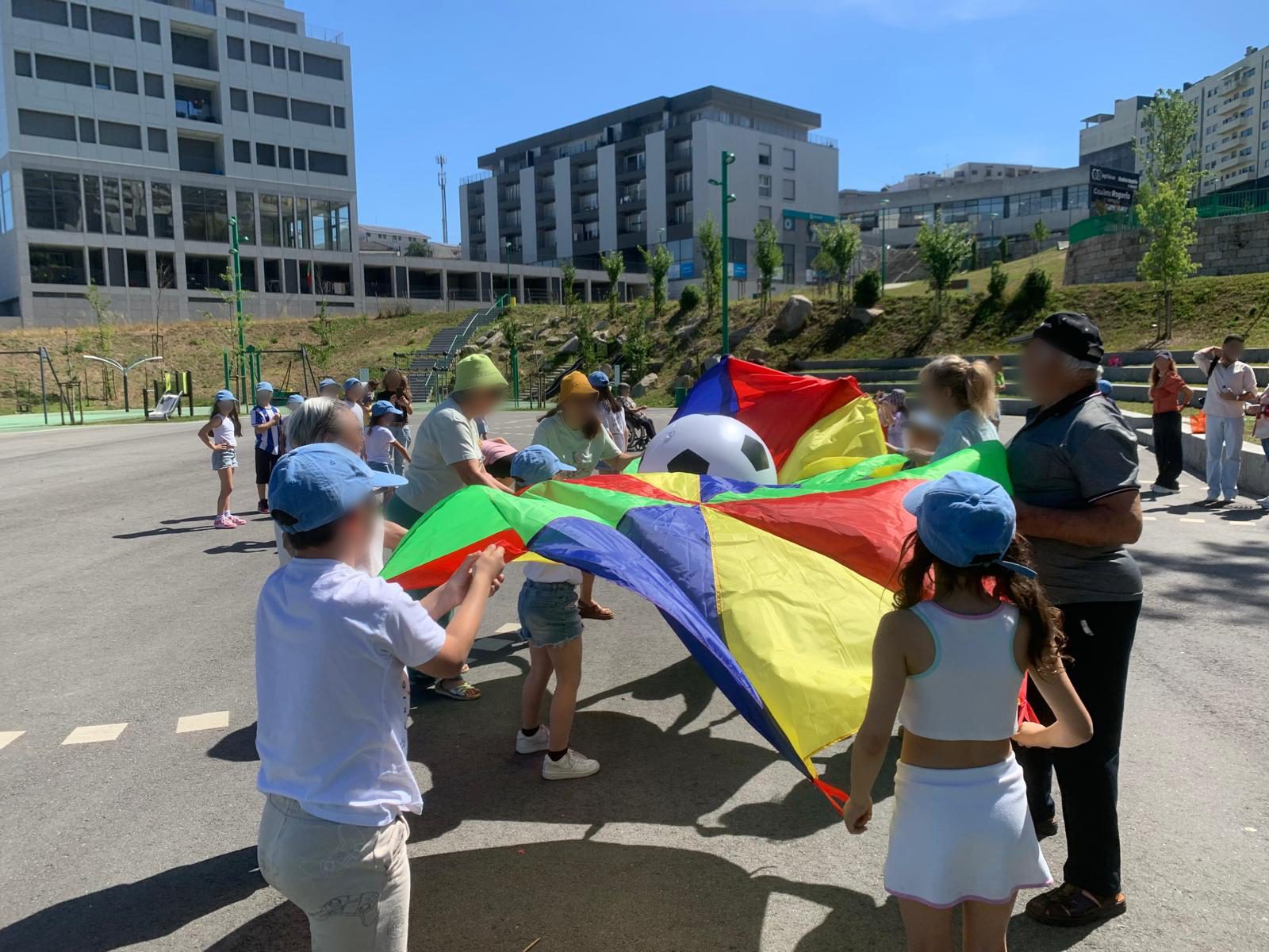 Dia Internacional do Brincar promoveu encontro entre gerações no Parque da Liberdade