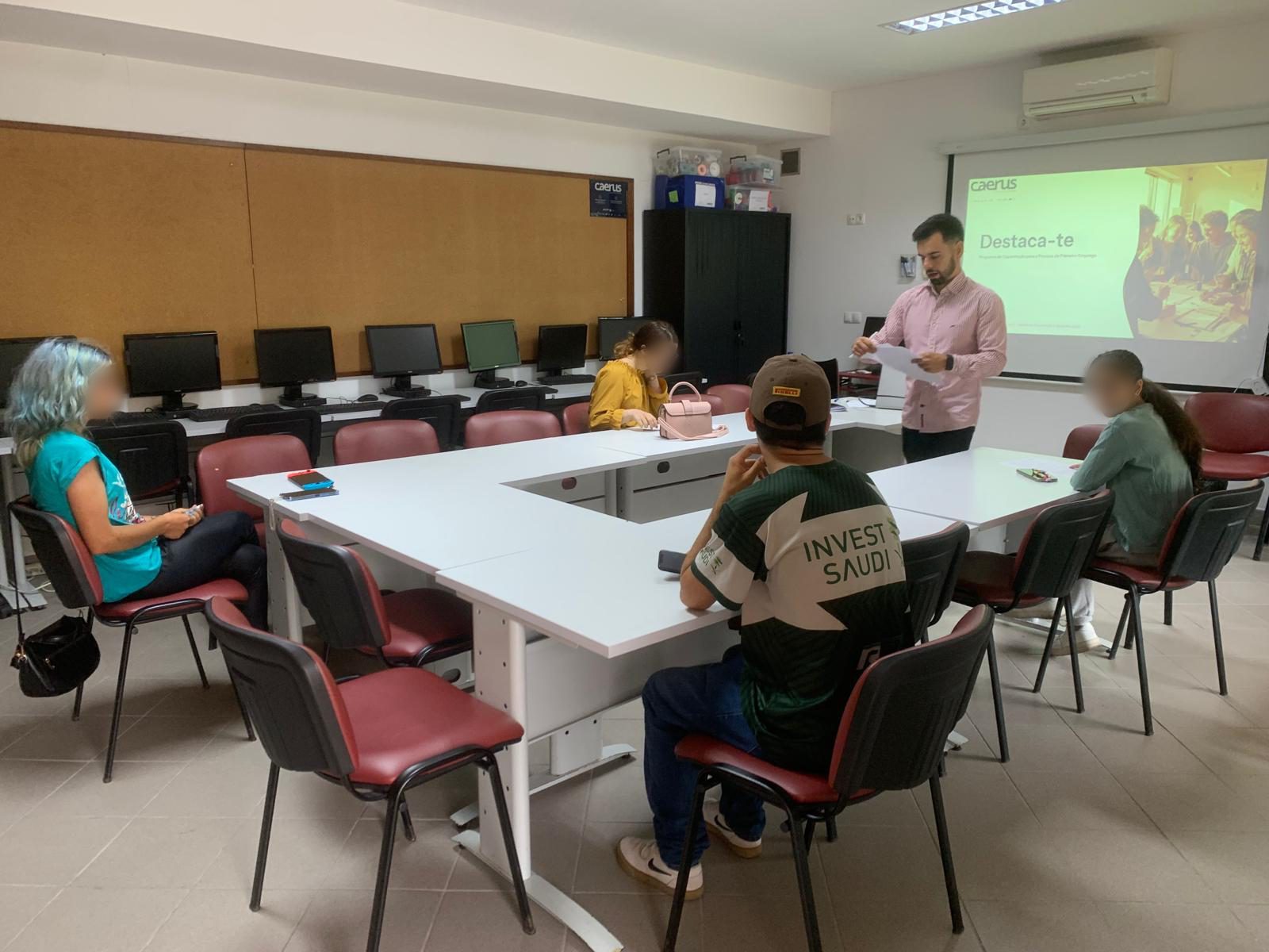 Jovens reforçam competências para a procura do primeiro emprego através do programa “Destaca-te”